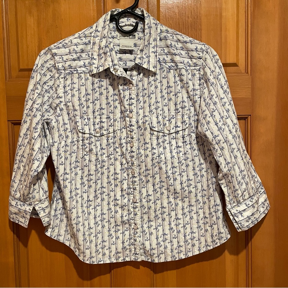 REI cotton snap shirt 3/4 sleeves with blue flowers